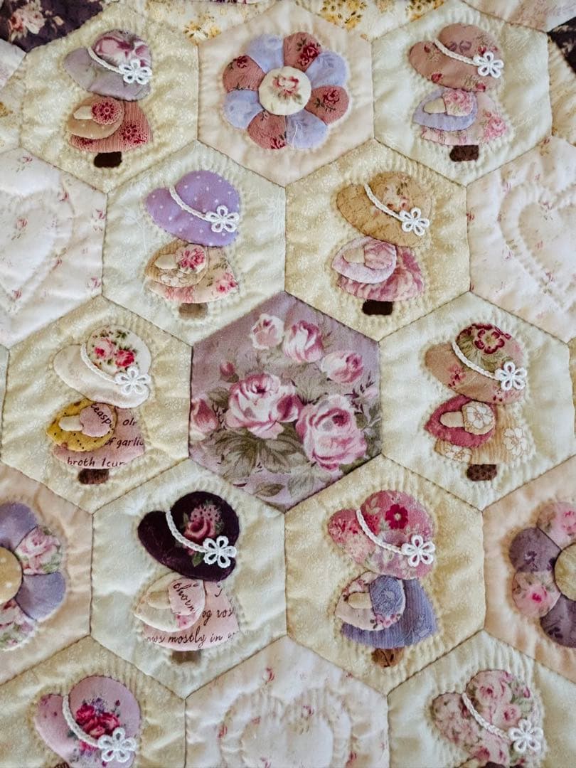 ハンドメイド♪スーちゃんとドレスデン♪のキルト　パッチワークタペストリー