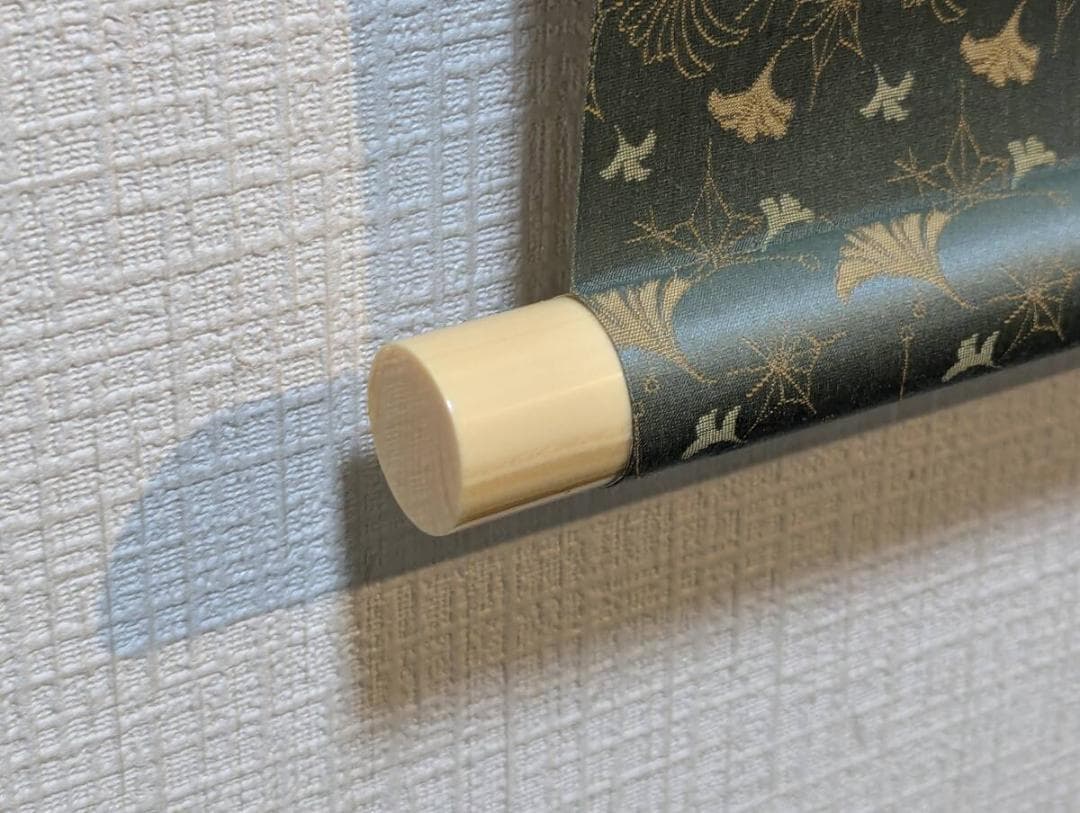 【真作】掛軸　竹に小鳥図　気品ある彩色美　優雅な構図　雅趣あふれる逸品　T122