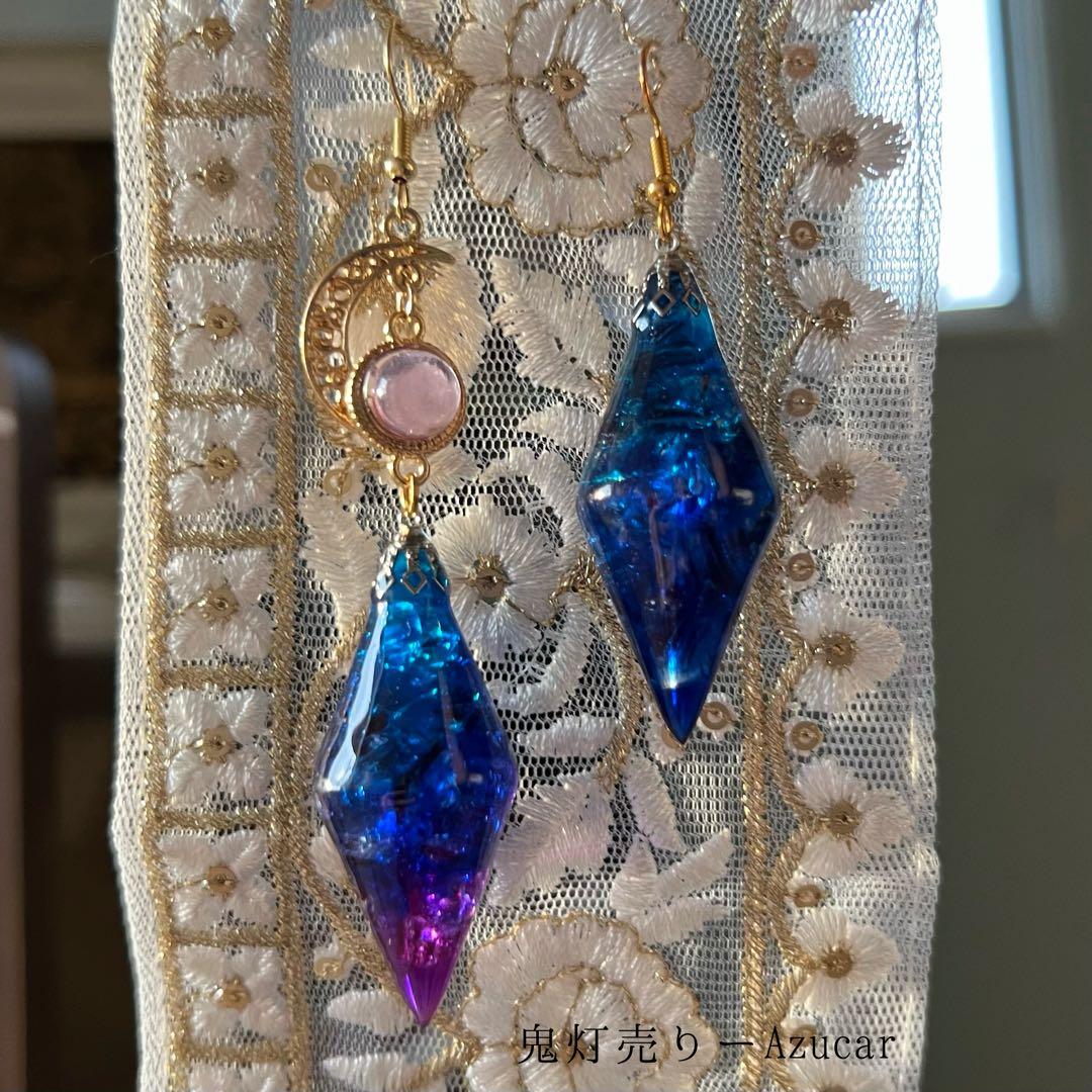 三日月と琉球ガラス ― 魔法使いの耳飾り（ペンデュラム）