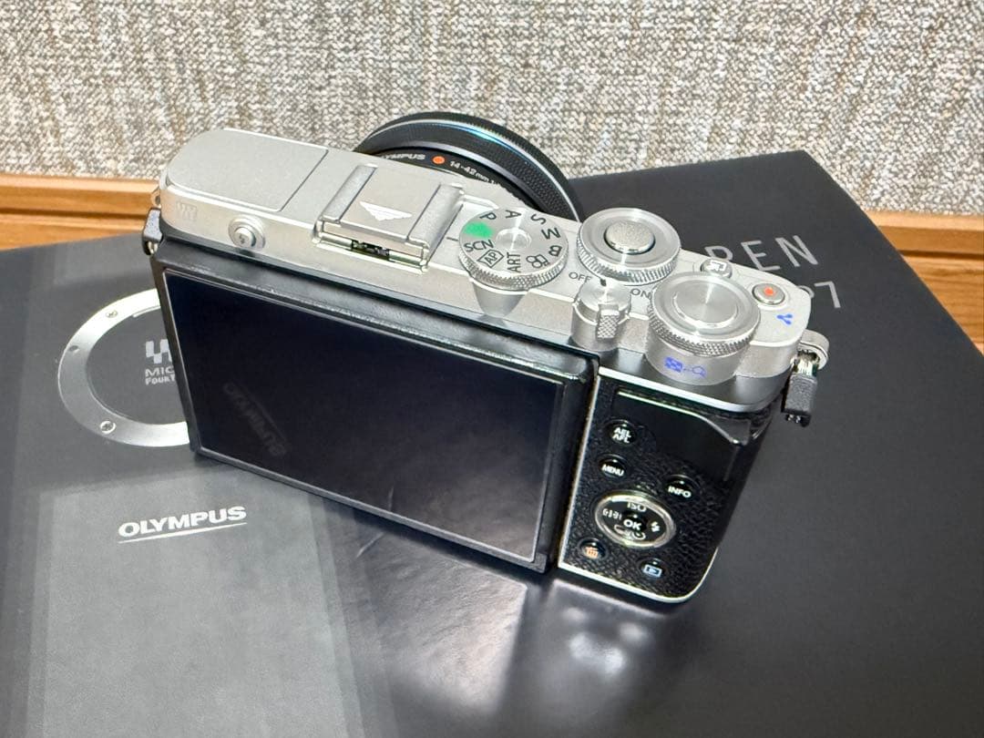 デジタルカメラ OLYMPUS PEN E-P7
