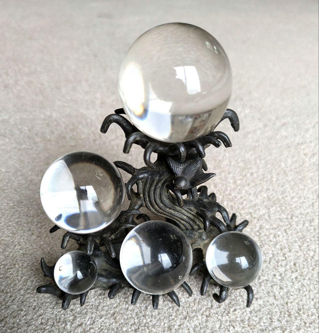 クリスタルボールのアートオブジェ