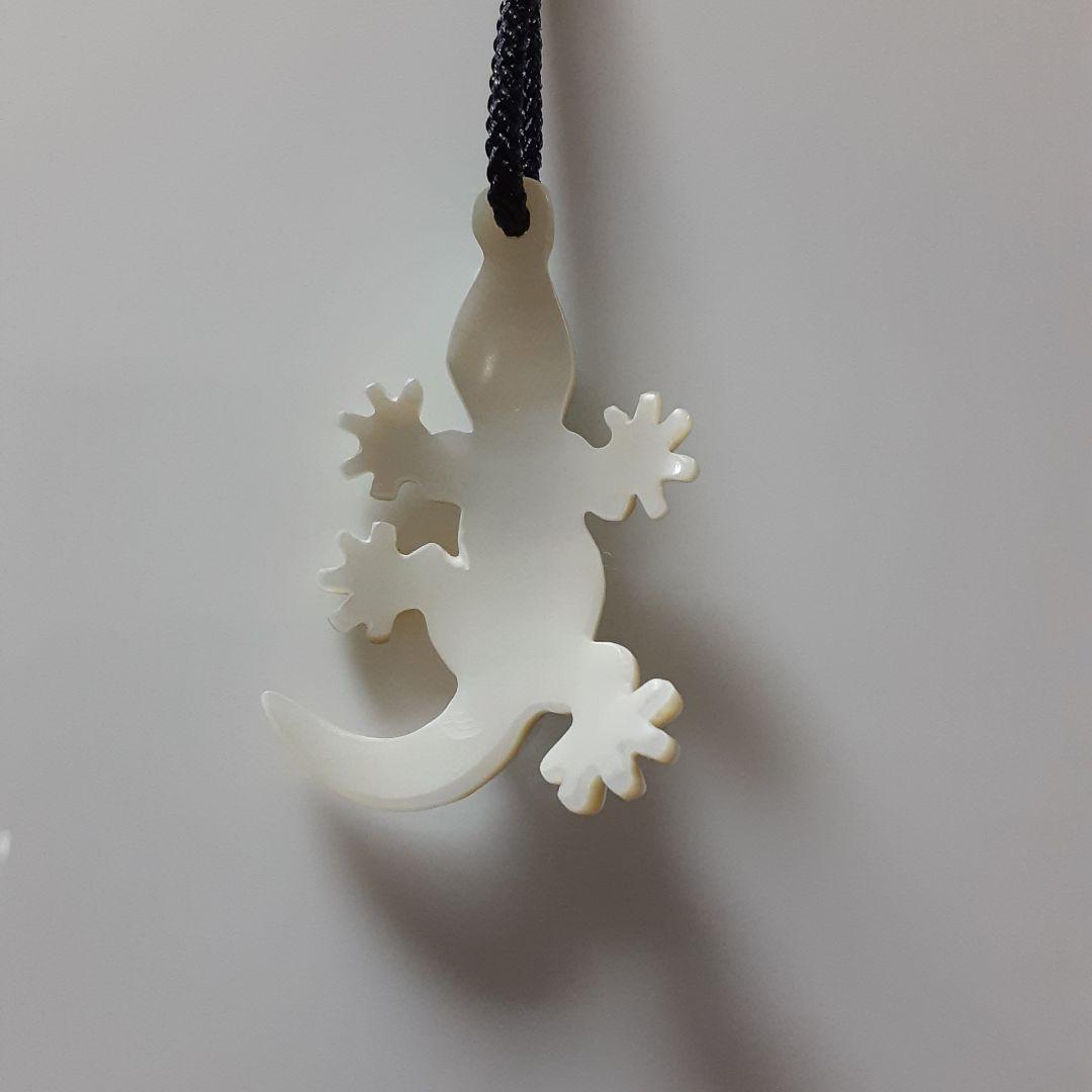 夜光貝　(ポチ様。お取引き中)『ヤモリ2点』ペンダント。