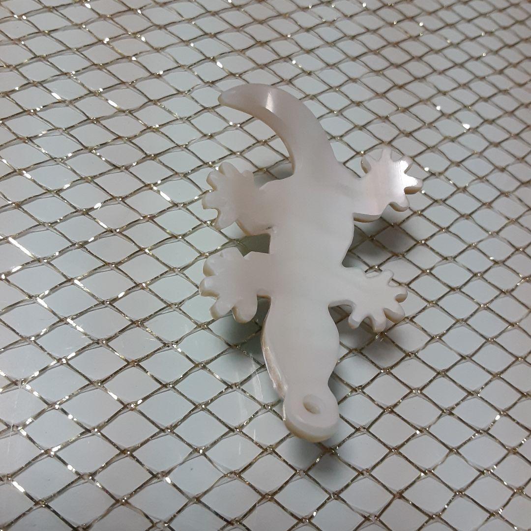 夜光貝　(ポチ様。お取引き中)『ヤモリ2点』ペンダント。