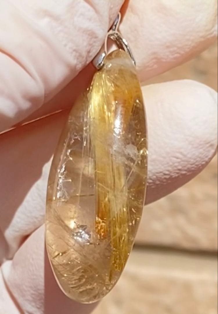 ゴールドタイチンルチルペンダント 高級品 天然石 金運の王様 レインボー光