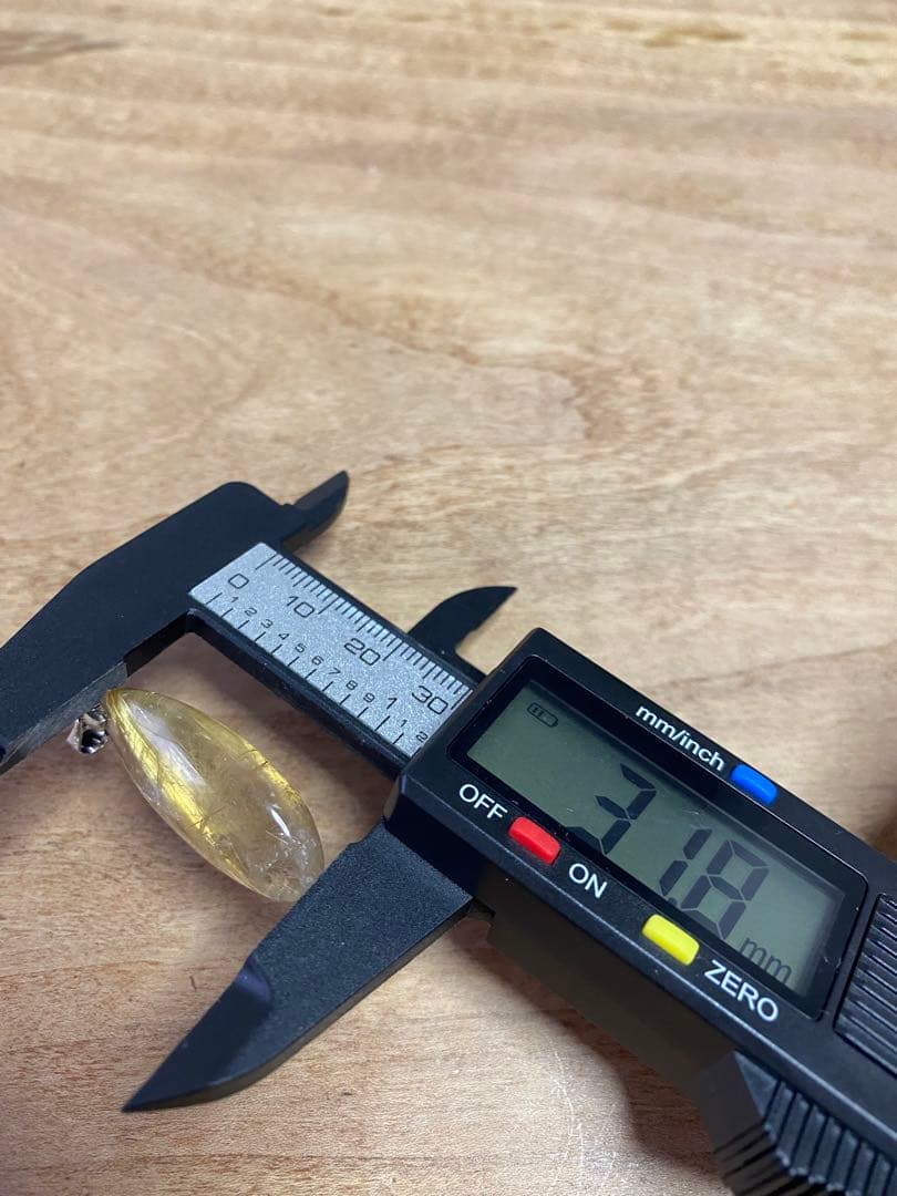 ゴールドタイチンルチルペンダント 高級品 天然石 金運の王様 レインボー光