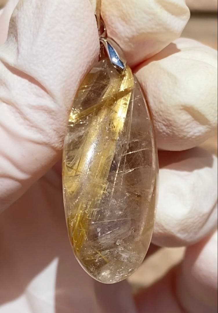 ゴールドタイチンルチルペンダント 高級品 天然石 金運の王様 レインボー光