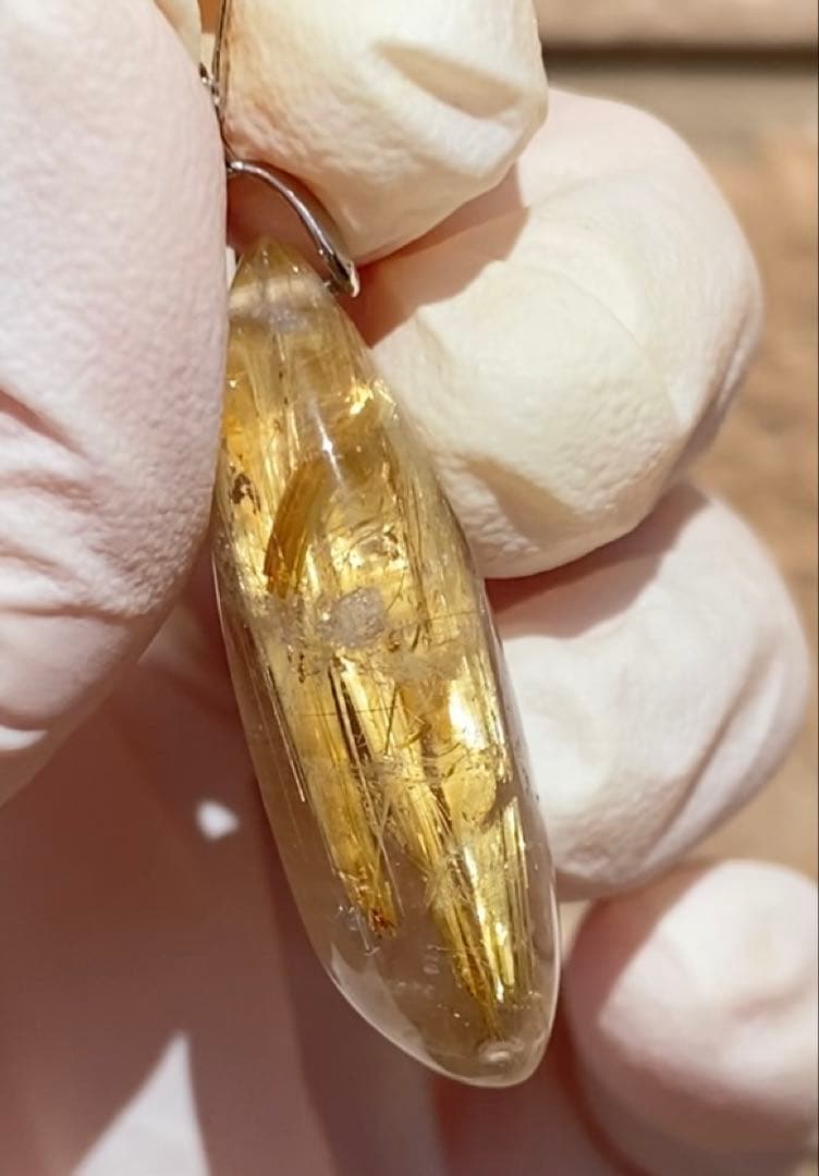 ゴールドタイチンルチルペンダント 高級品 天然石 金運の王様 レインボー光