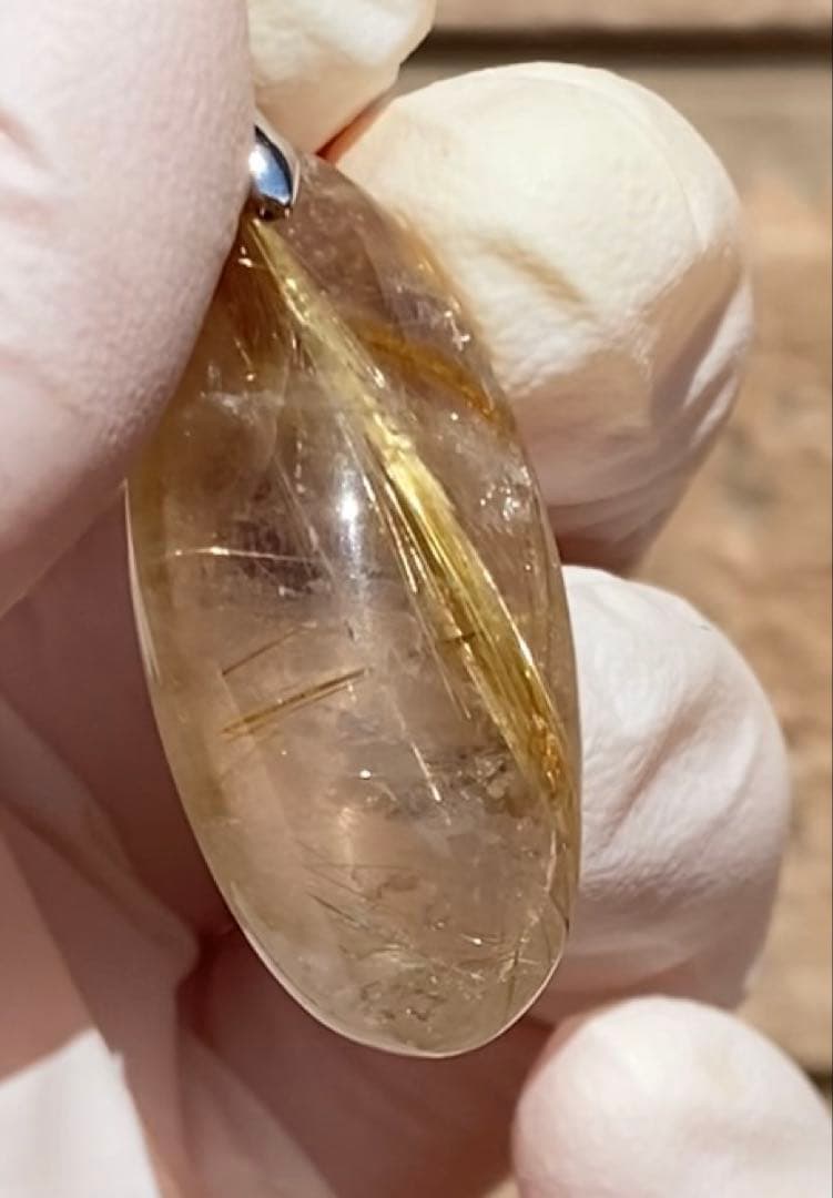 ゴールドタイチンルチルペンダント 高級品 天然石 金運の王様 レインボー光