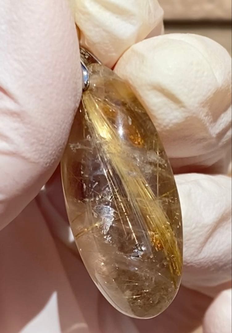 ゴールドタイチンルチルペンダント 高級品 天然石 金運の王様 レインボー光