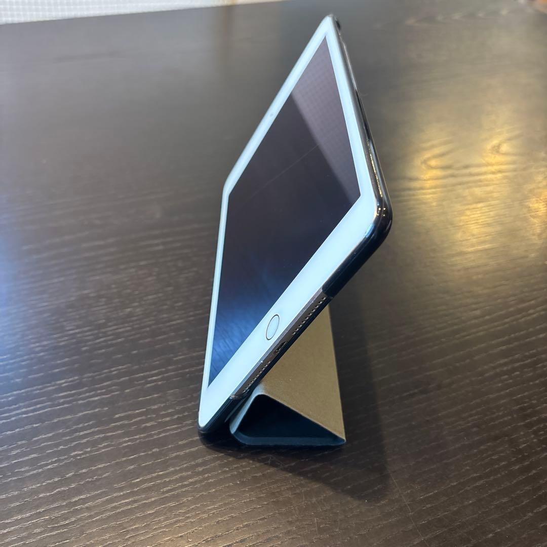 iPad mini4 セルラーモデル 64GB ゴールド 画面割れあり 第4世代