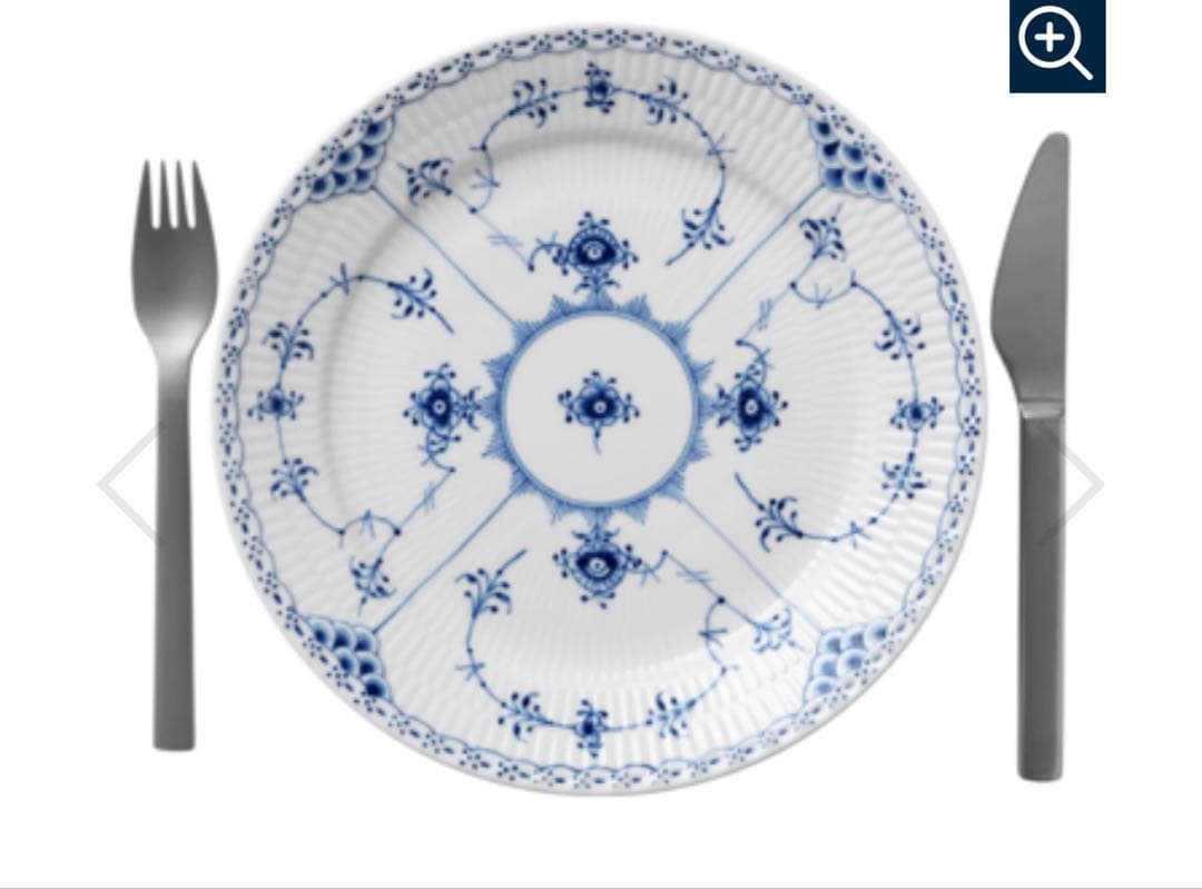 新品同様・未使用ブルーフルーテッド ハーフレース プレート 25cm