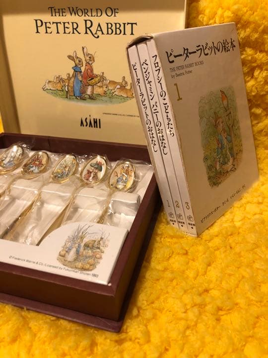 ピーターラビットの製品4種、絵本、マグカップ、スプーンセット　ハンドタオル