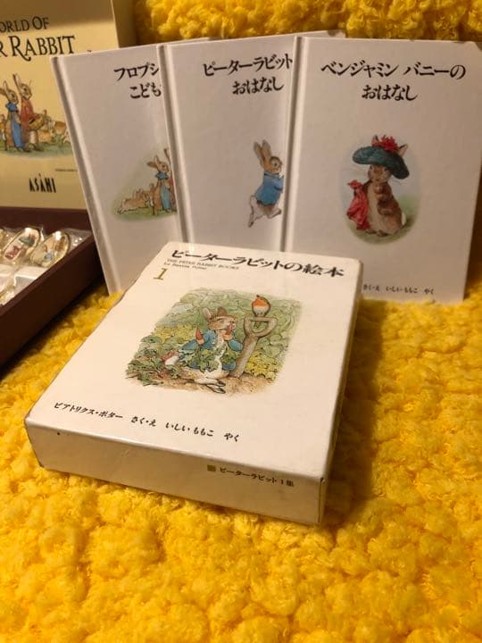 ピーターラビットの製品4種、絵本、マグカップ、スプーンセット　ハンドタオル