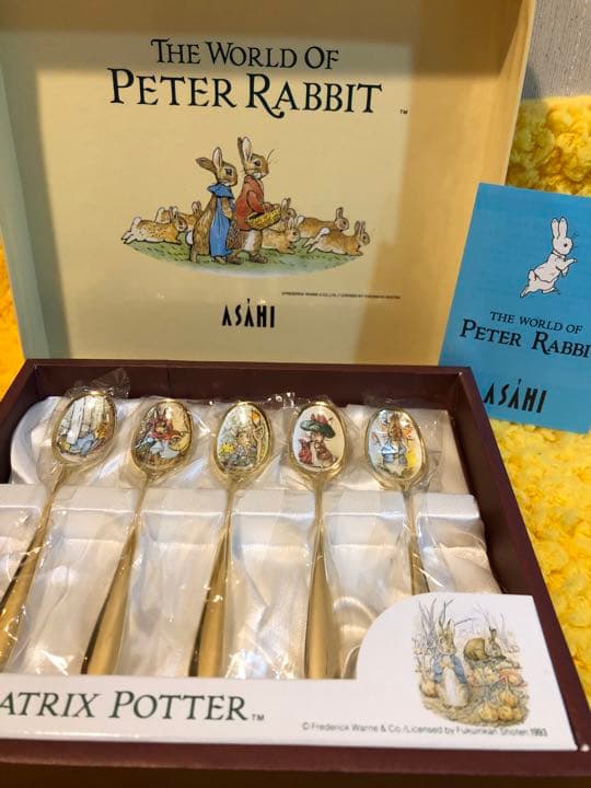 ピーターラビットの製品4種、絵本、マグカップ、スプーンセット　ハンドタオル