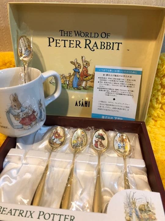 ピーターラビットの製品4種、絵本、マグカップ、スプーンセット　ハンドタオル