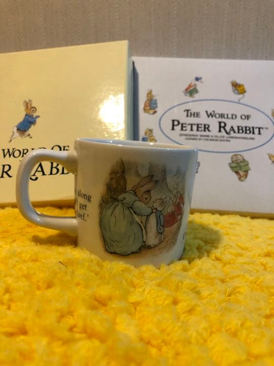 ピーターラビットの製品4種、絵本、マグカップ、スプーンセット　ハンドタオル