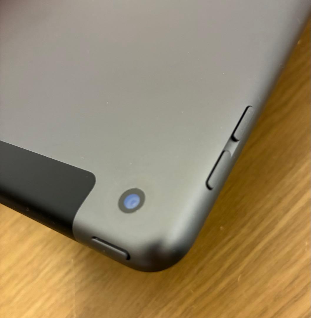 【バッテリー96%】iPad 第7世代 32GB Wi-Fi+Cellular