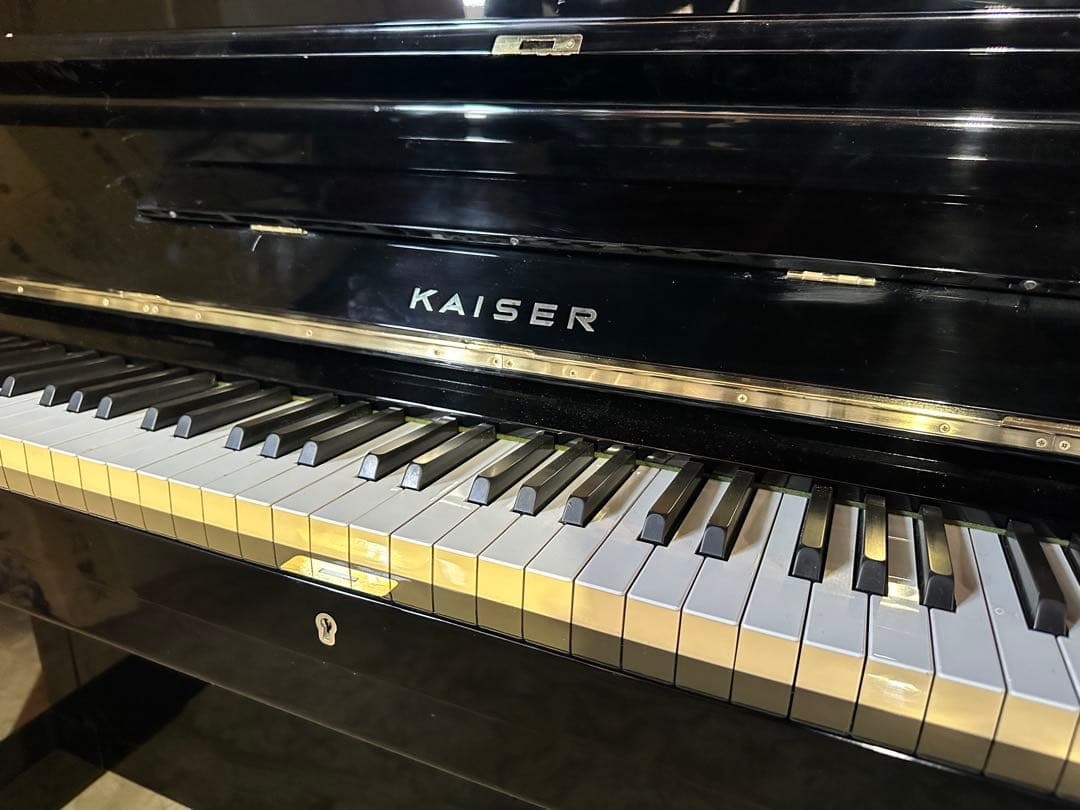 【美品・セール】KAISER M アップライトピアノ