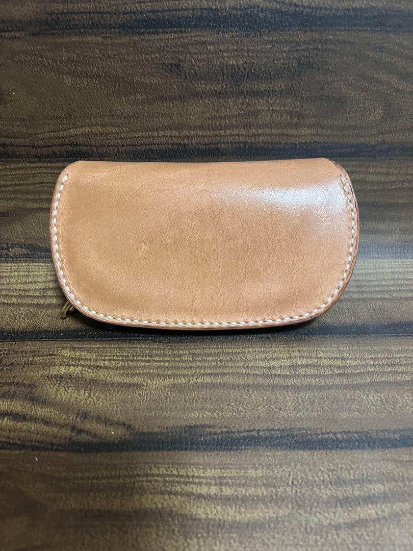 グレージングレザー ミニトラッカーウォレット。ブラウン