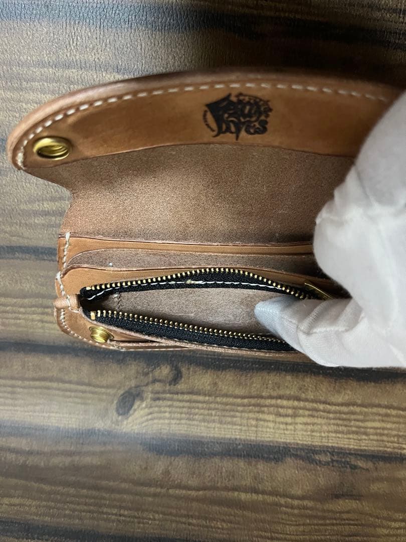 グレージングレザー ミニトラッカーウォレット。ブラウン