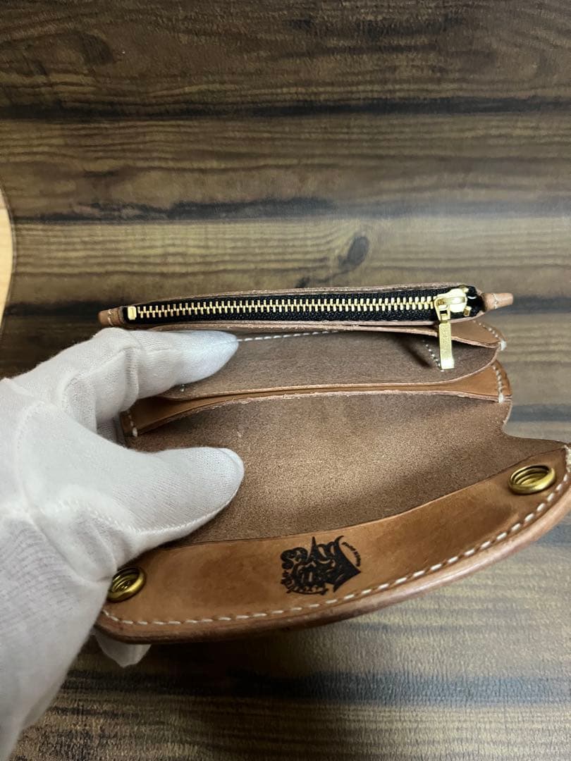 グレージングレザー ミニトラッカーウォレット。ブラウン