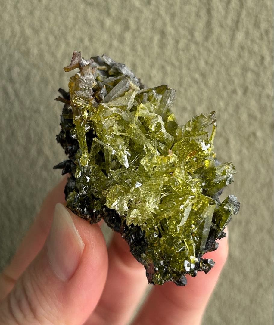 大幅値下げ 希少色 希少鉱物 ジンカイト 黄緑色結晶 天然石