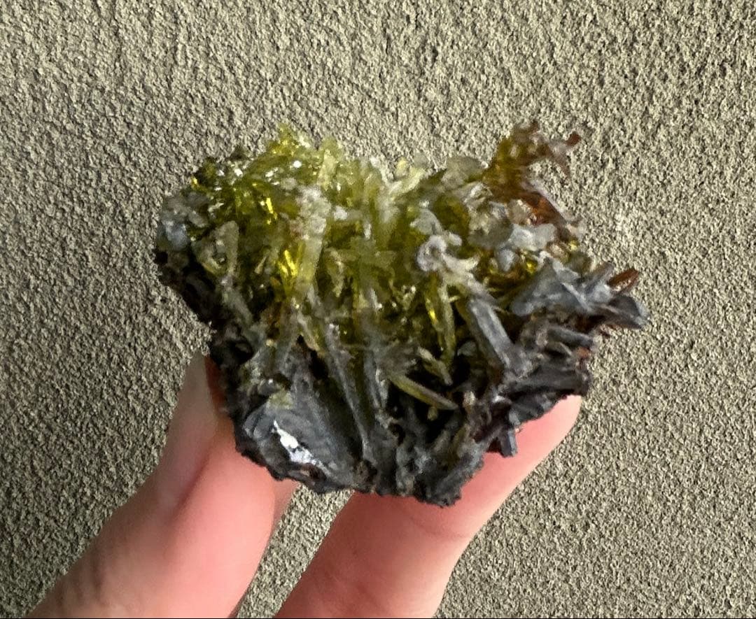 大幅値下げ 希少色 希少鉱物 ジンカイト 黄緑色結晶 天然石