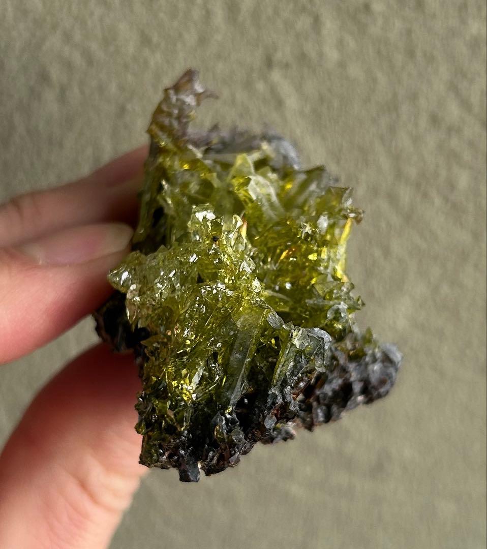 大幅値下げ 希少色 希少鉱物 ジンカイト 黄緑色結晶 天然石