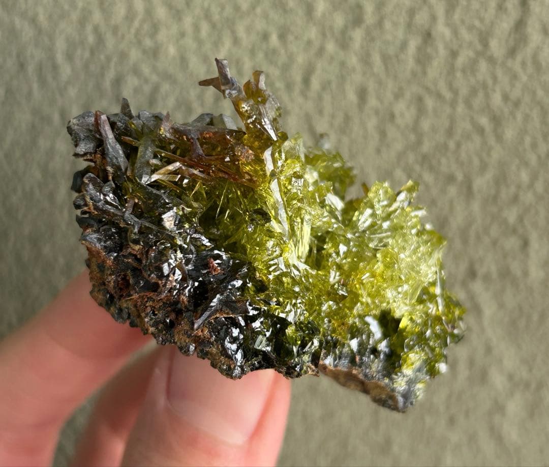 大幅値下げ 希少色 希少鉱物 ジンカイト 黄緑色結晶 天然石