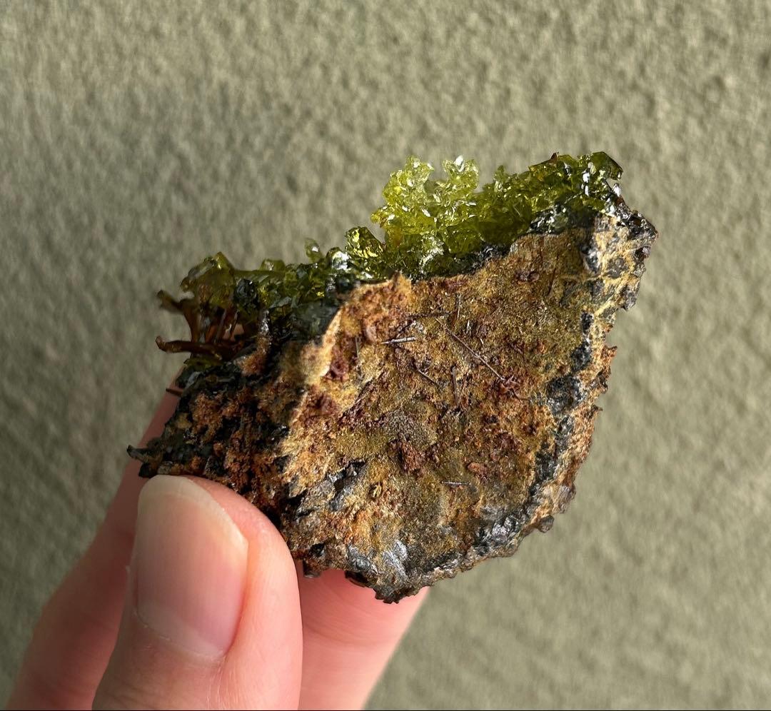 大幅値下げ 希少色 希少鉱物 ジンカイト 黄緑色結晶 天然石