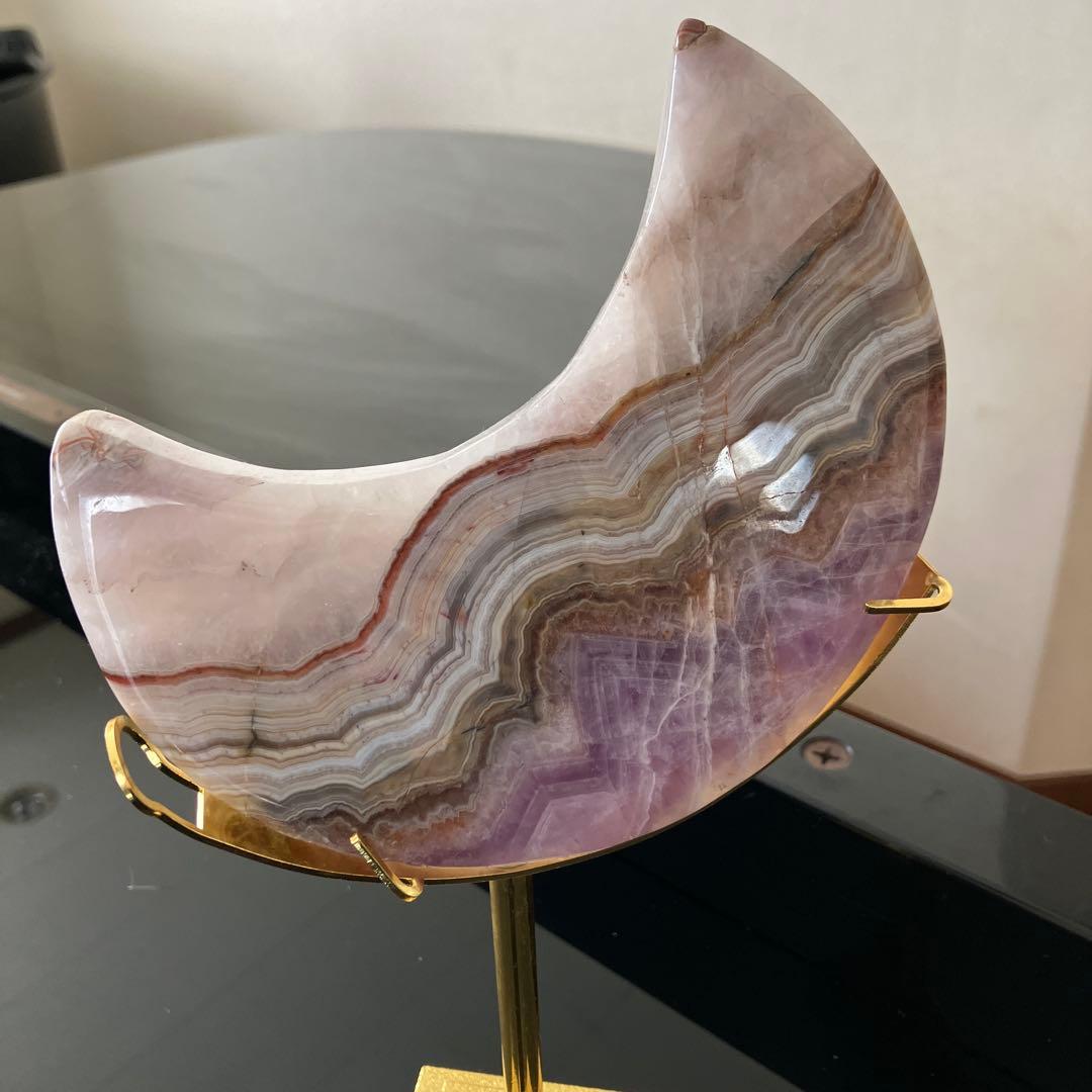 アメジストとメキシコ瑪瑙の共生　月　天然石置物　台座付き