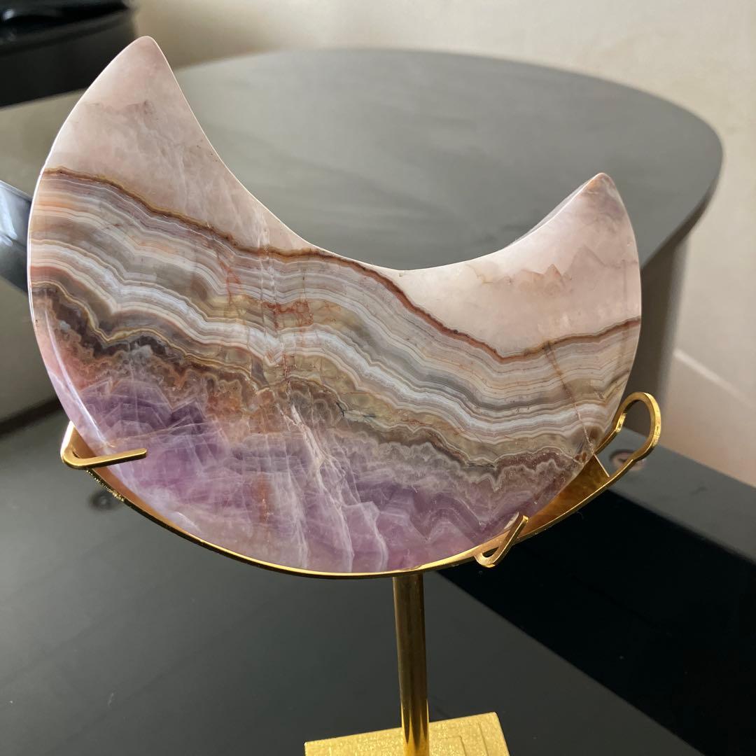 アメジストとメキシコ瑪瑙の共生　月　天然石置物　台座付き