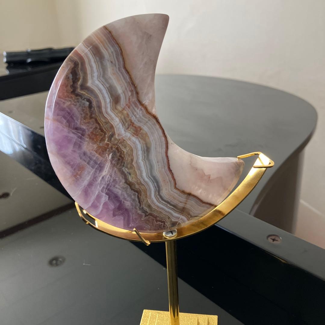 アメジストとメキシコ瑪瑙の共生　月　天然石置物　台座付き