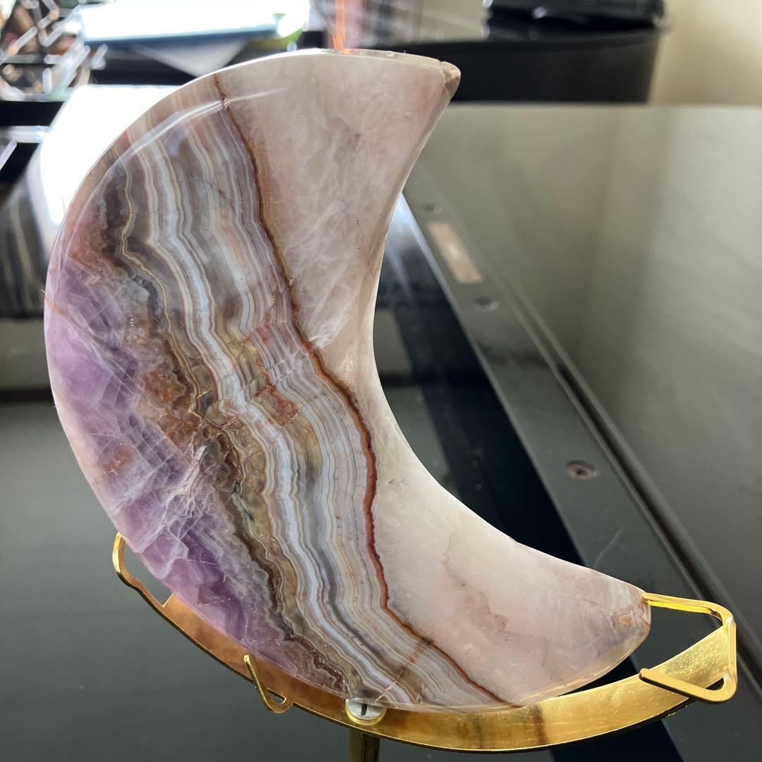 アメジストとメキシコ瑪瑙の共生　月　天然石置物　台座付き