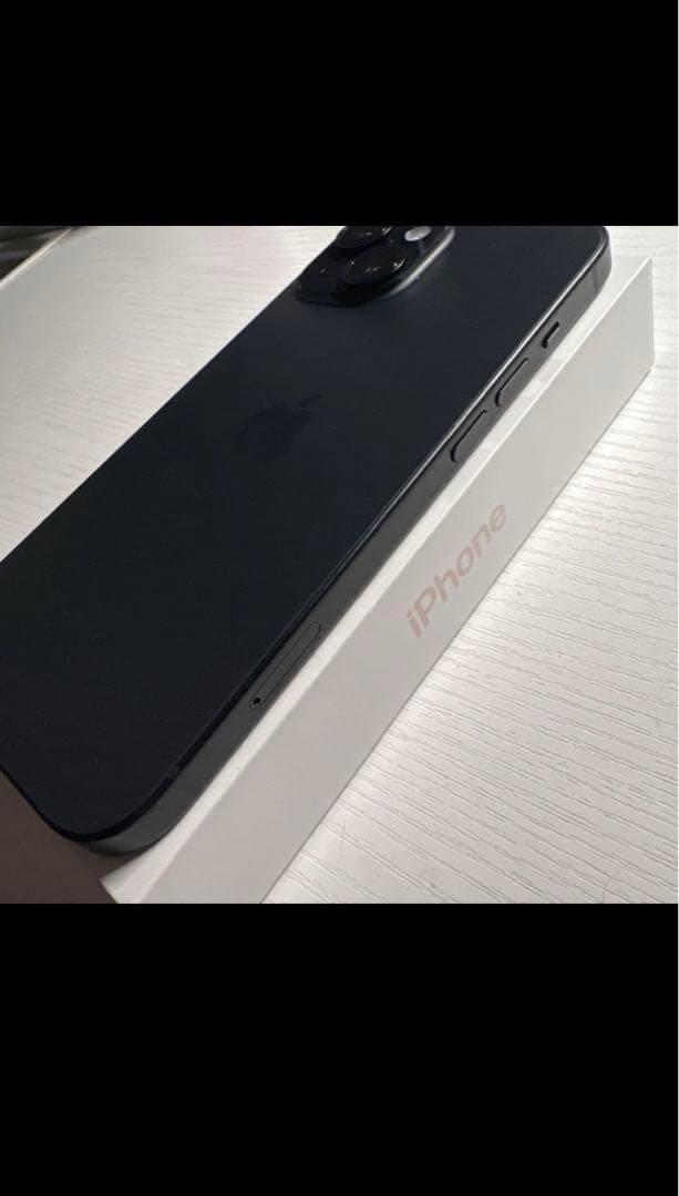 iPhone 15 ブラック128GB SIMフリー 極美品　付属新品充電器