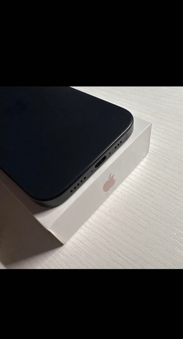iPhone 15 ブラック128GB SIMフリー 極美品　付属新品充電器