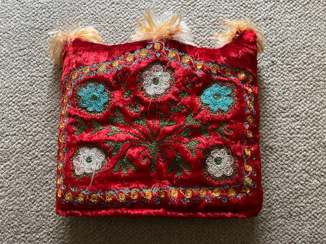 ロシア製ティーコージー　ポットカバー　刺繍　分厚い