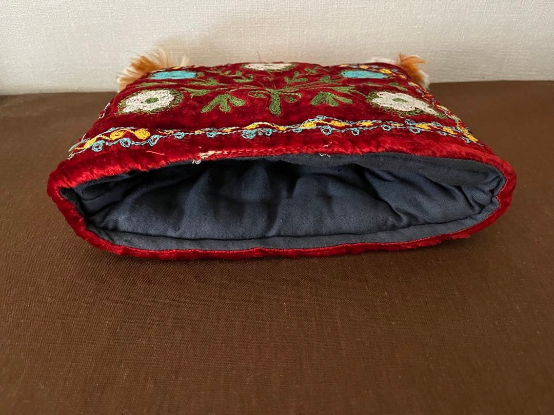 ロシア製ティーコージー　ポットカバー　刺繍　分厚い