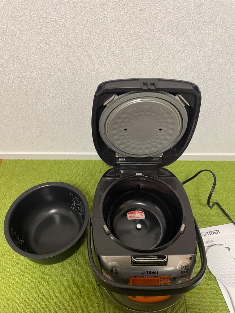 美品 タイガー IH 炊飯器 2018年製 3合 ブラウン