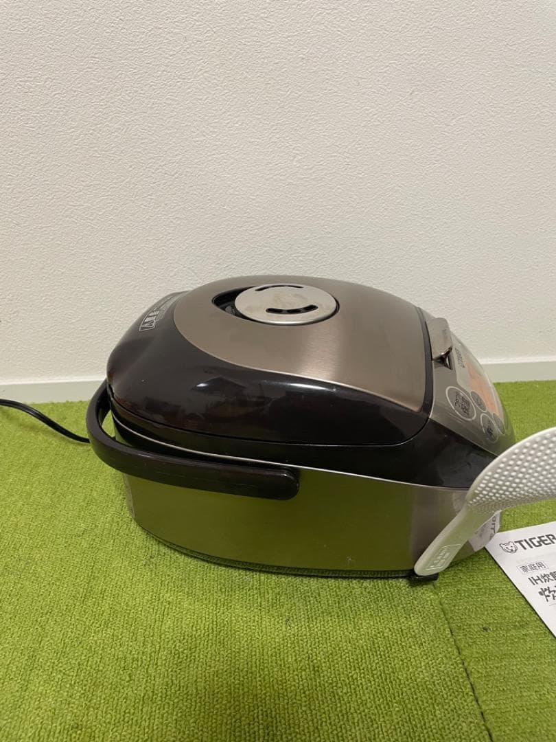 美品 タイガー IH 炊飯器 2018年製 3合 ブラウン