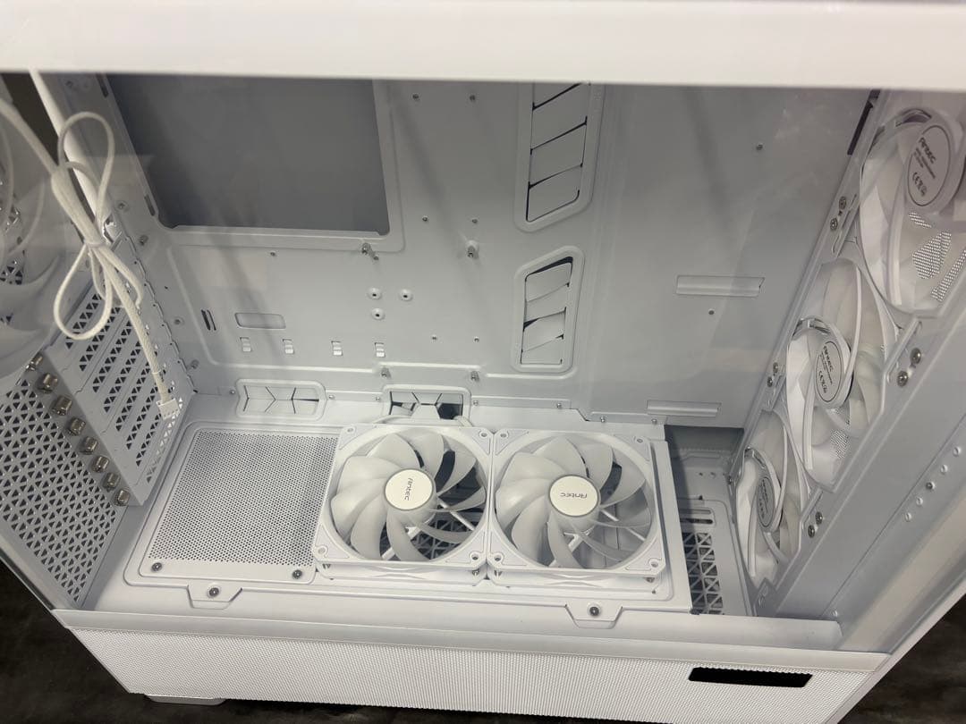 k*u様 Antec FLUX PRO フルタワーケース