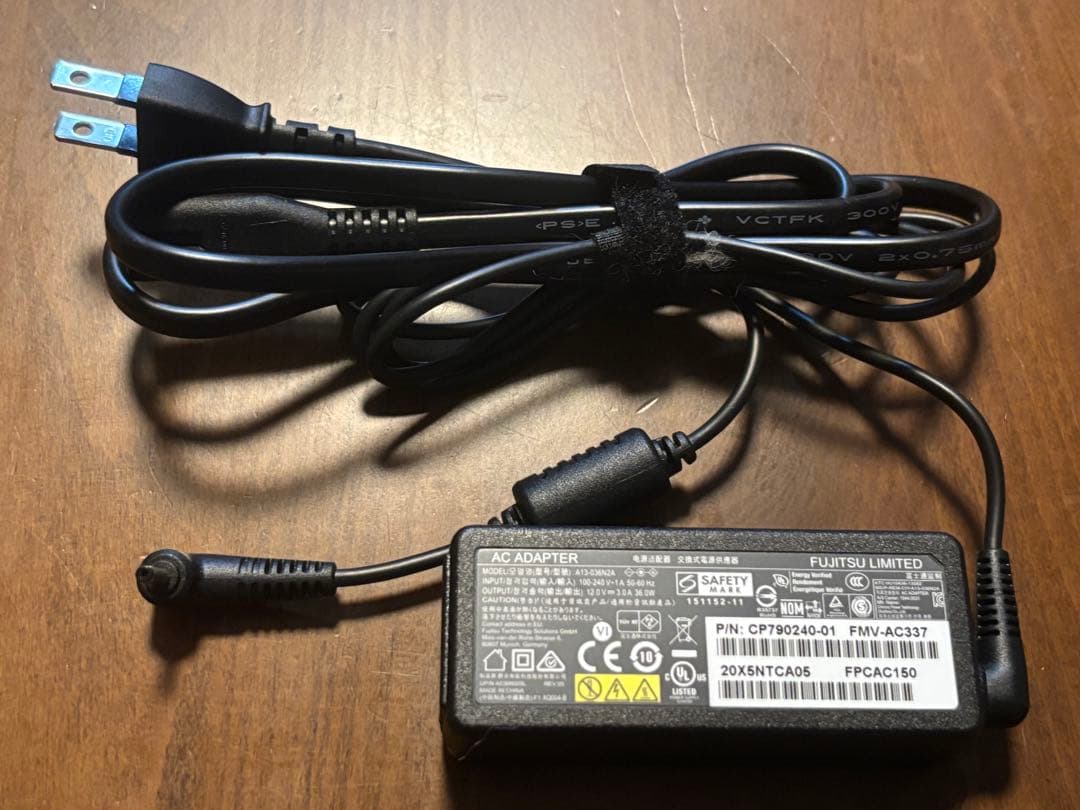 FUJITSU PCタブレット FAREHT1 Q5010 arrows Tab