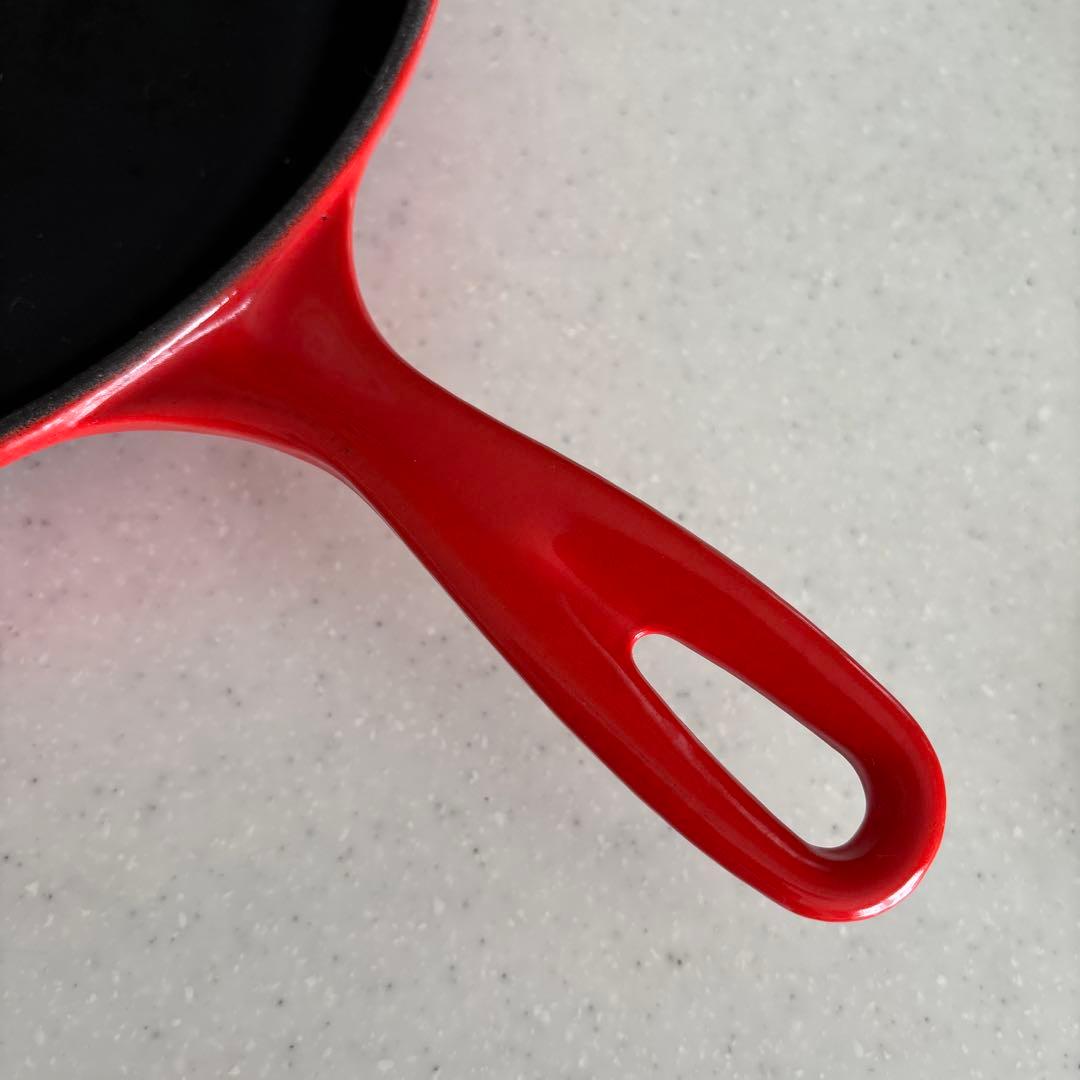 ル・クルーゼ スキレットフライパン 大きめ　赤　レッド