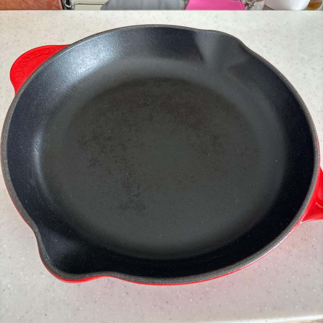 ル・クルーゼ スキレットフライパン 大きめ　赤　レッド