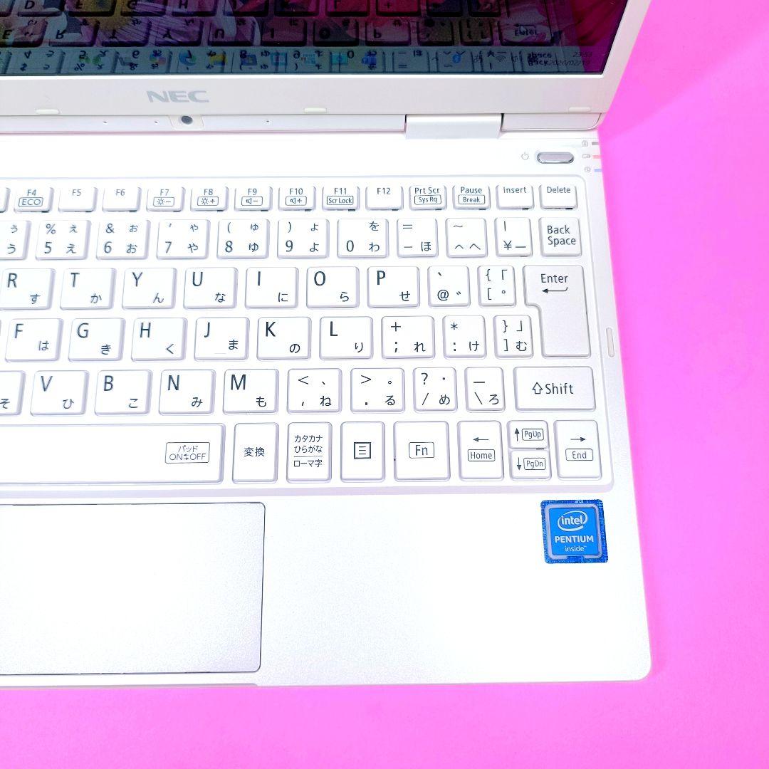 小型軽量✨約900g✨SSD128✨オフィス✨可愛いカメラ付き白ノートパソコン