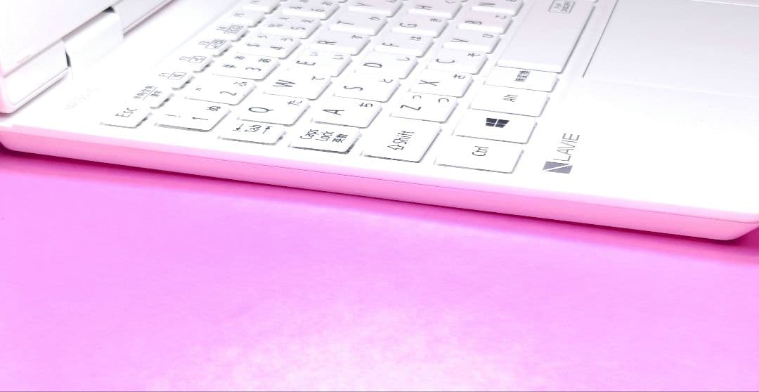 小型軽量✨約900g✨SSD128✨オフィス✨可愛いカメラ付き白ノートパソコン