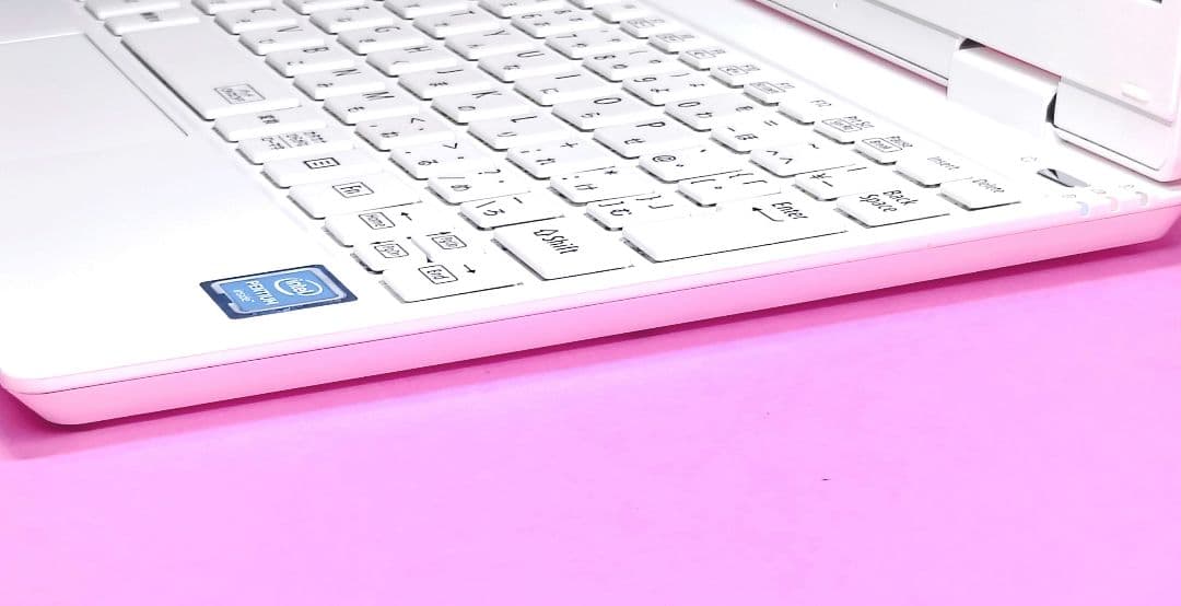 小型軽量✨約900g✨SSD128✨オフィス✨可愛いカメラ付き白ノートパソコン