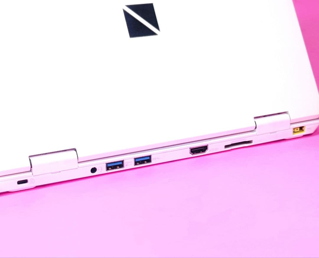 小型軽量✨約900g✨SSD128✨オフィス✨可愛いカメラ付き白ノートパソコン