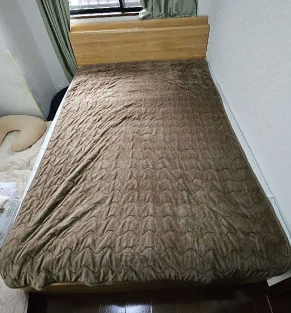 ニトリダブルベッド　マットレス、シーツ3枚付 (カイト3 DBRフカヒキ31)