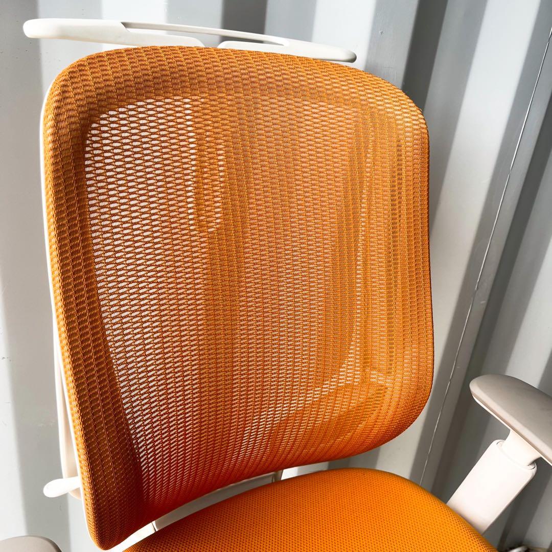 取付無料！オカムラ シルフィー オレンジメッシュ 可動肘掛付きハイチェア✨